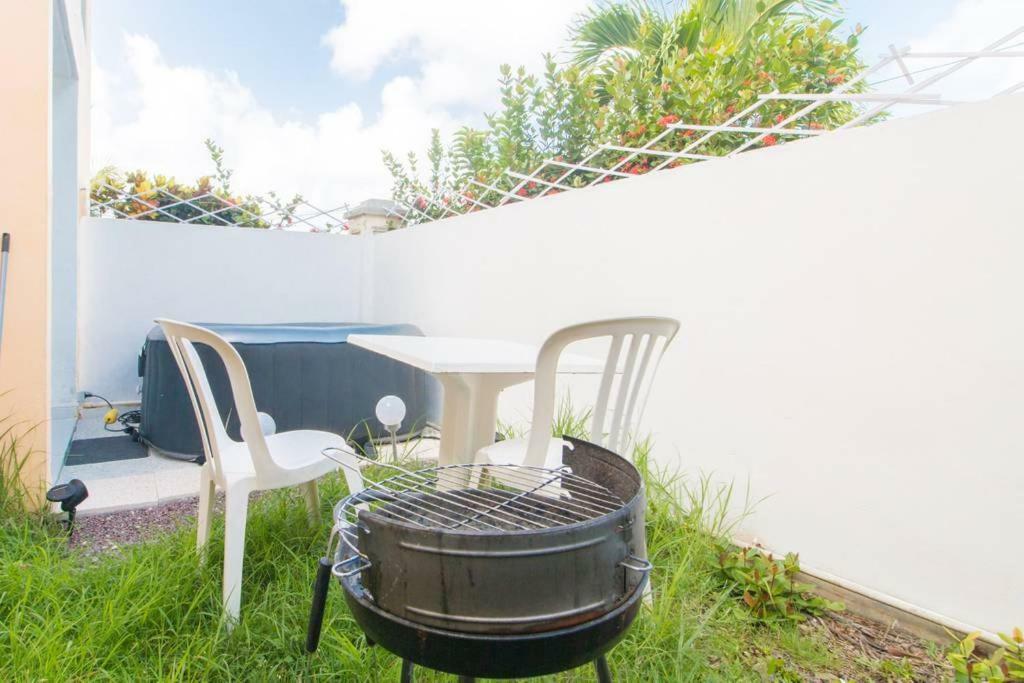 Ferienwohnung Superbe Studio Avec Jacuzzi Prive Sainte-Anne Exterior foto